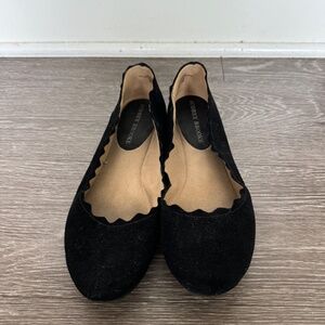 Black flats with ripple detail